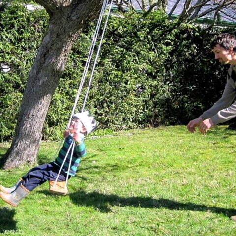 How to design a simple wooden swing for kids and adult use