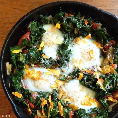 Simple and delicious calendula baked eggs