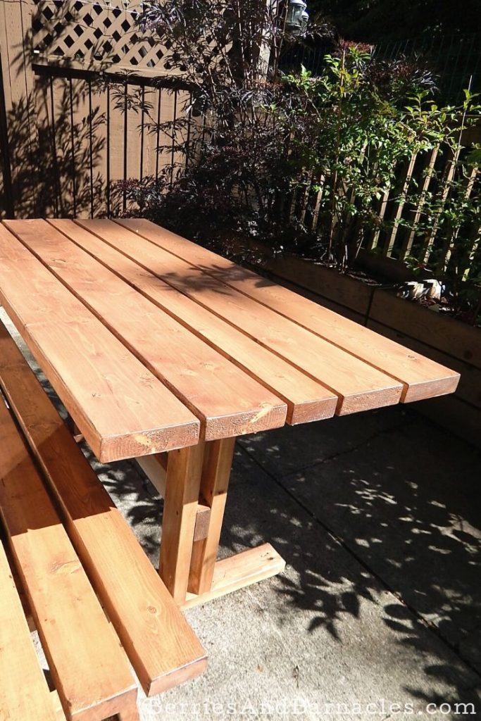 How to build a patio-sized picnic table and benches