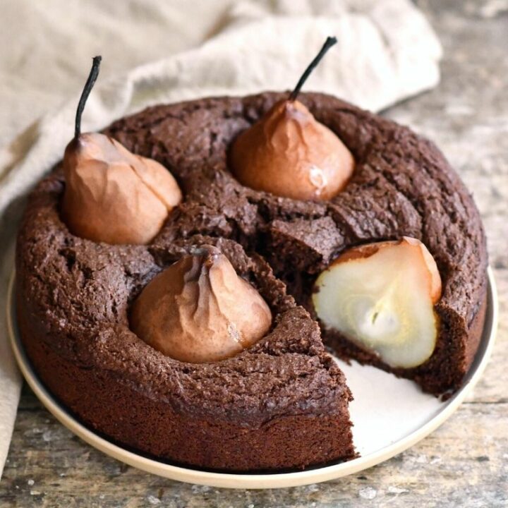 Simple and beautiful chocolate pear cake