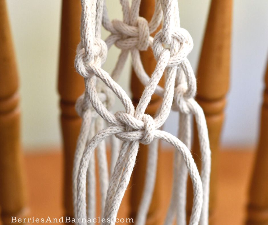 Joining the square knots in a circle
